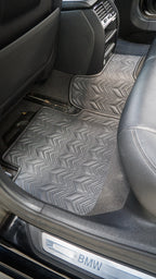 
BMW 5 G30 Sedan Herringbone kilimėlių komplektas (2017–2023)