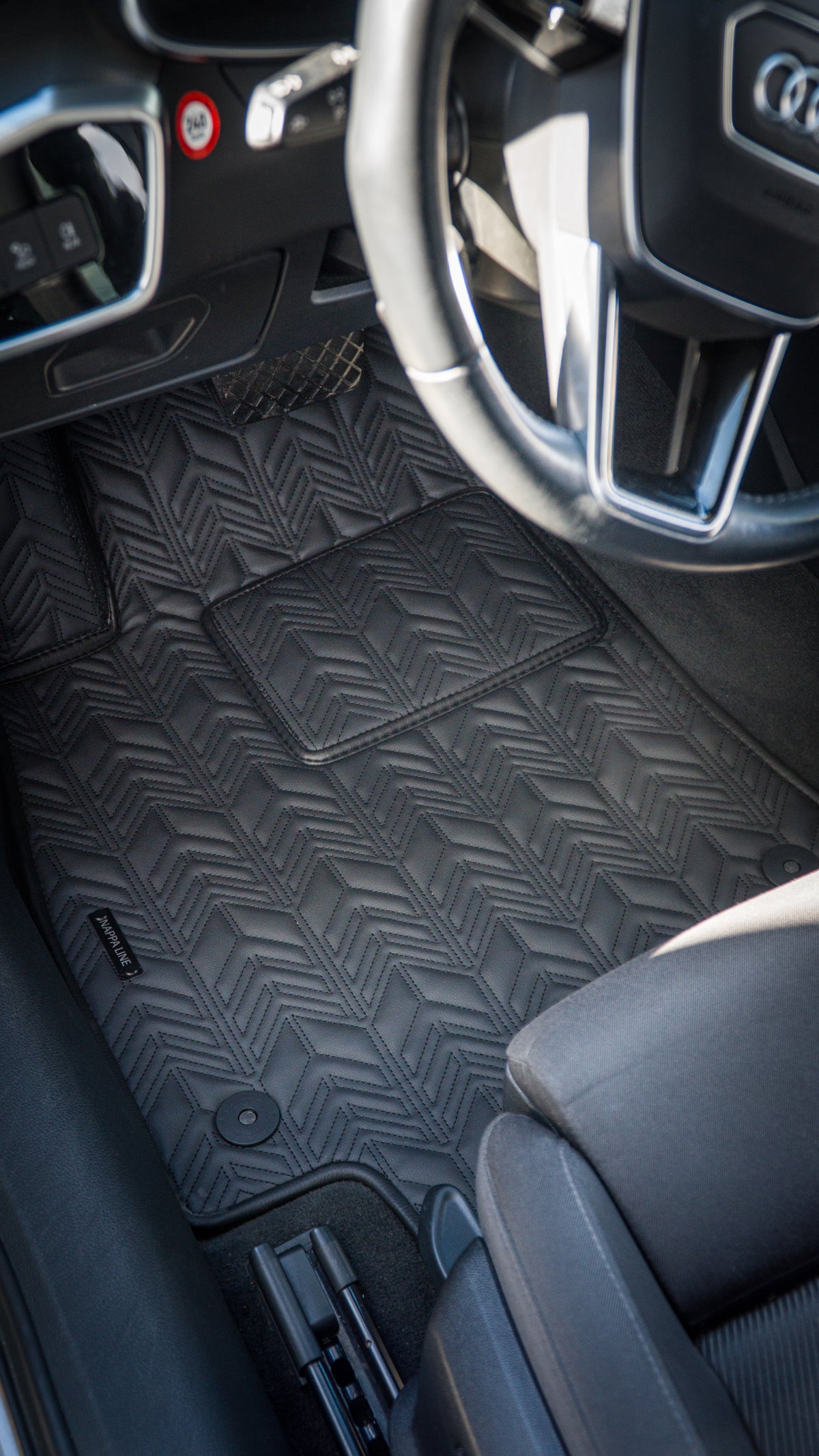 Spalva: Juoda — Audi A6 C8 Sedan Herringbone kilimėliai salone